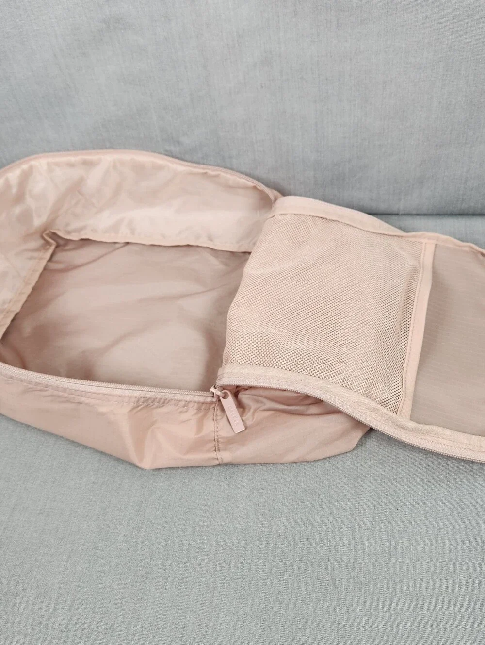Calpak shoe cube bag with inside pocket, zipper closure carrying strap Mauve